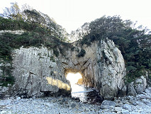 R